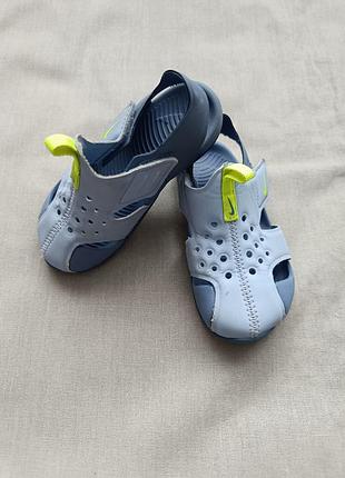 Сандалии nike р.25