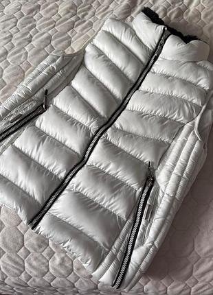 Жіноча зимова безрукавка