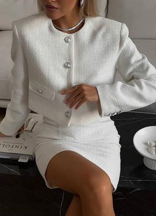 Твідовий костюм білий