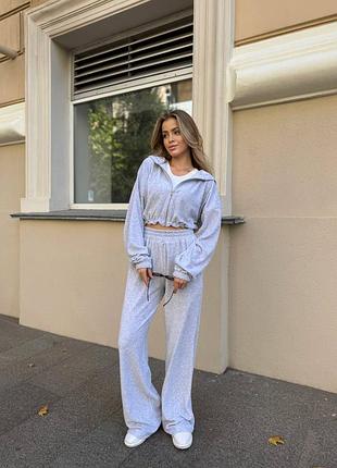 Жіночий брючний прогулянковий костюм