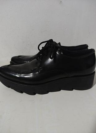 Туфли лаковые (дерби) кожаные женские фирмы lazamani, производитель италия, размер 37.