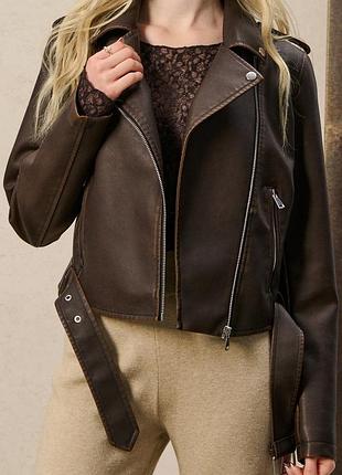 Кожаная коричневая куртка из эко кожи, лежанка шоколадная куртка