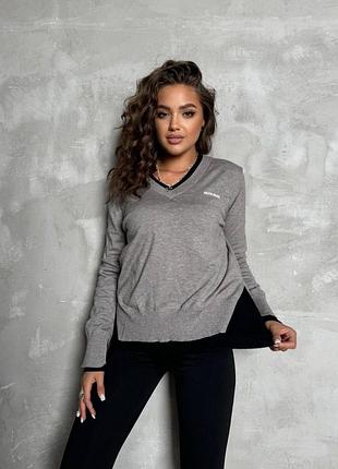 Светр жіночий