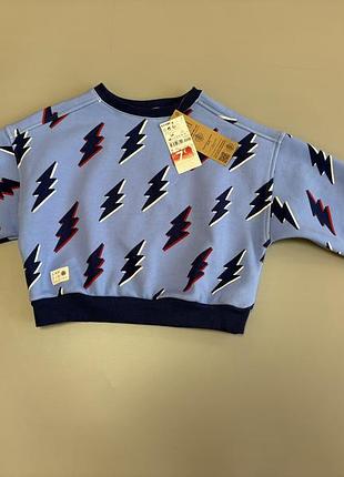 Cтильный синий свитшот от kiabi с оригинальным принтом