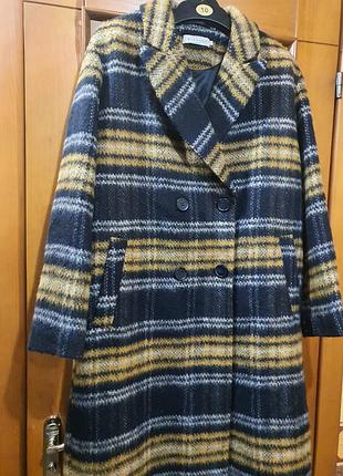 Пальто женское
состав 
43%шерсть
44%акрил
11%полиэстр