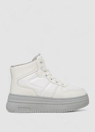 Утепленные кроссовки на меху