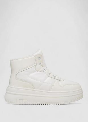 Утепленные кроссовки на меху