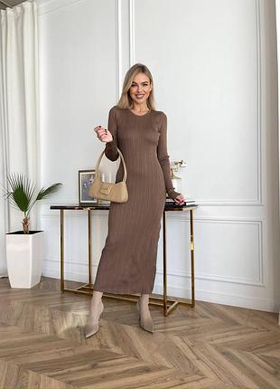 Очень красивое базовое платье с длинными рукавами