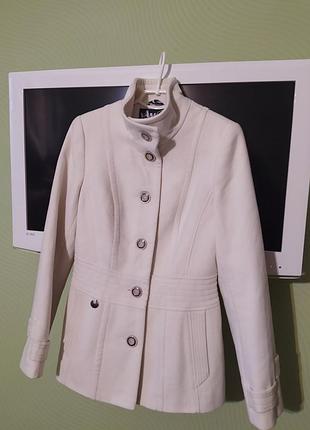 Полупальто белое,теплое