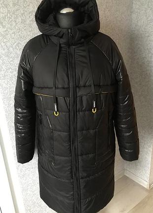 Чудесное, женское тёплое пальто, куртка на молнии, карманы на молнии, глубокий капюшон, лёгкое. личная вещь не секонд покупалась дорого!