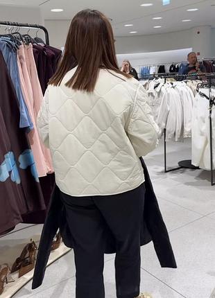 Жіноча куртка -жакет zara молочного кольру в розмірі xs 3