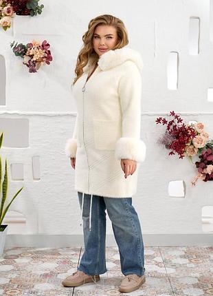 Белое пальто альпака с мехом на капюшоне, пальто альпака с мехом на замке белое