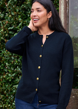 Женский кардиган из овечьей шерсти с круглым вырезом и акцентными пуговицами от house of bruar