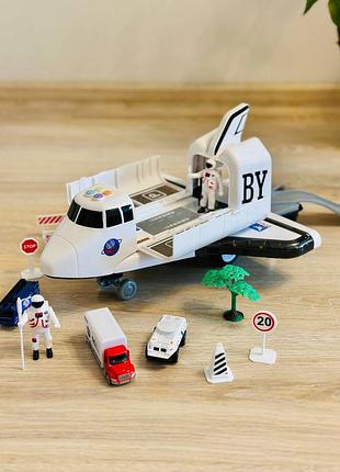 🛩️ музичний космічний шатл🚀