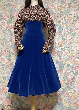 Оксамитова спідниця