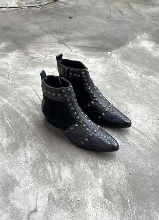 Leather / suede iron padded chelsea boots