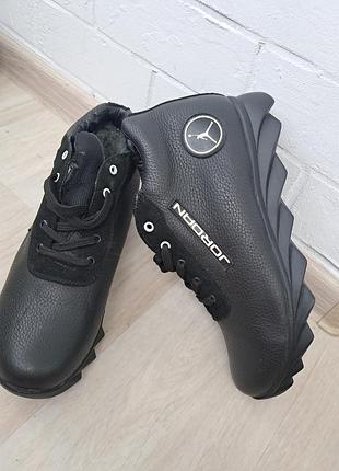 Зимові кросівки jordan р. 40