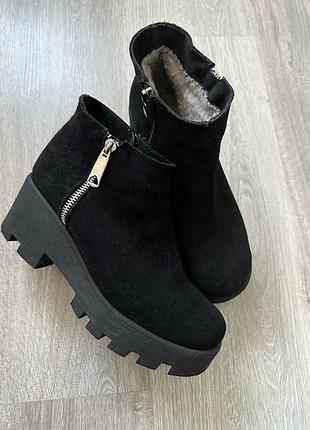 Зимові жіночі чоботи