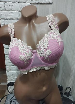 Красивый бюстгалтер