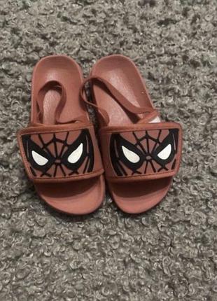 Червоні шльопанці / босоніжки