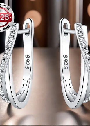Пара изысканных сережек из 925 серебра с искаженной линией