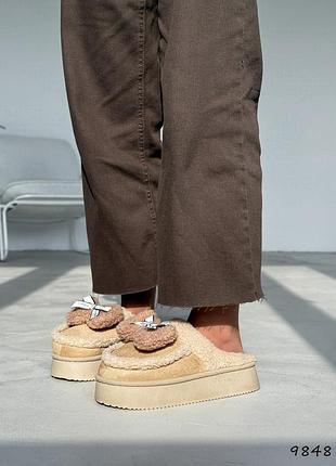 Бежевые женские тапочки зима