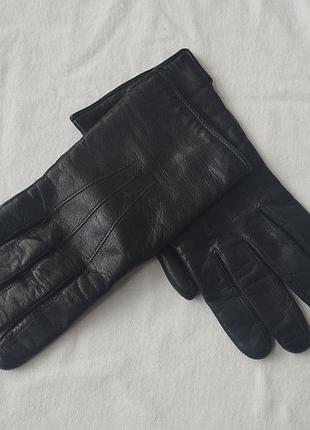 Кожаные перчатки