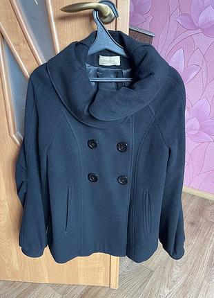 Жіноче пальто на с-м розмір.