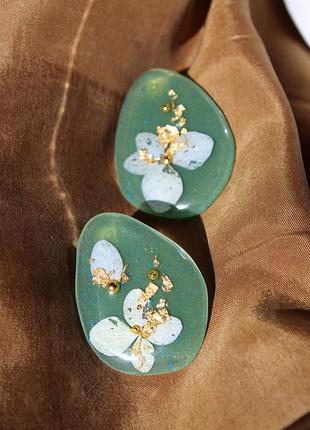 Великі сережки, пусети з епоксидної смоли та сухоцвіту.