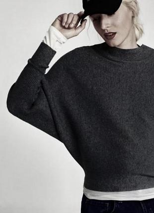 Жіночий светр темно сірий летюча миша zara брендовий в смужку оверсайз стильний асиметричний під горло кроп вкорочений