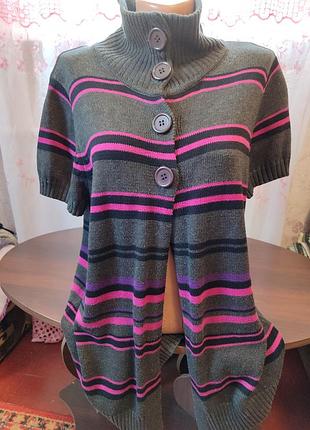 Вязаная красивая жилетка, кардиган