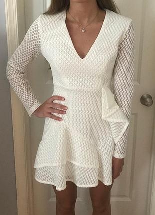 Святкова сукня білого кольору