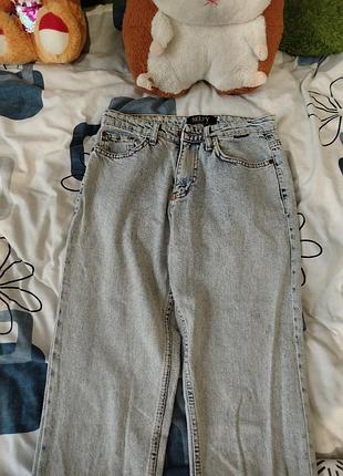Джинси моми