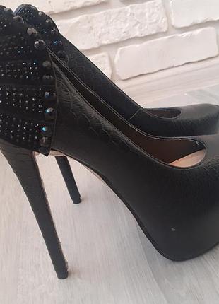 Туфли лабутены стрипы итальялия новые