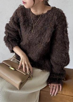 Пухнастий светр шоколадний