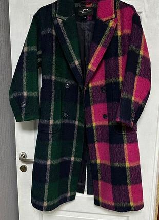 Акцентне вовняне пальто