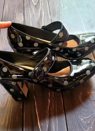 Туфлі чорні, в сірий горошок, лаковані, fornarino, р 39