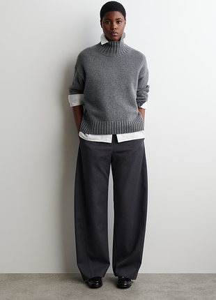 Брюки из смеси шерсти широкого кроя cos 1307928001