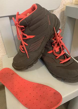 Черевики 37р quechua