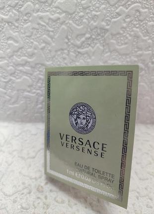 Versace versense eau de toilette natural spray. 
объем: 1 мл.