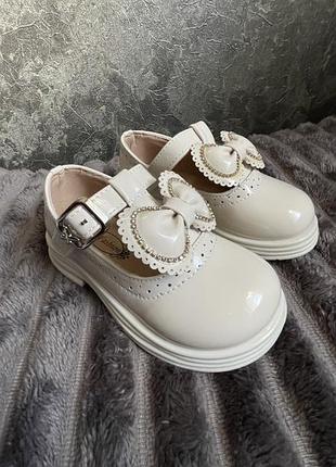 Туфлі на дівчину 3-4 роки