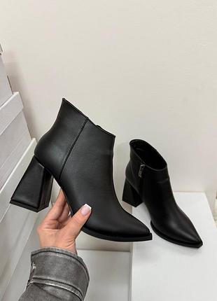 Неймовірно красиві шкіряні жіночі ботильйони на підборах