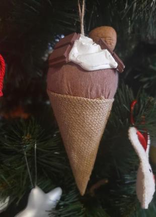 Новогодние игрушки на елку