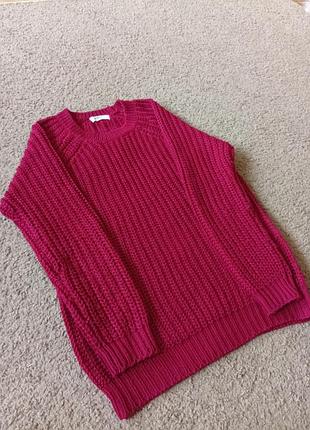 Стильный красный вязаный свитер