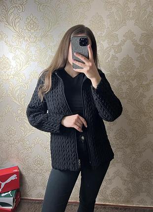 Тепла осіння куртка в гарному стані😍