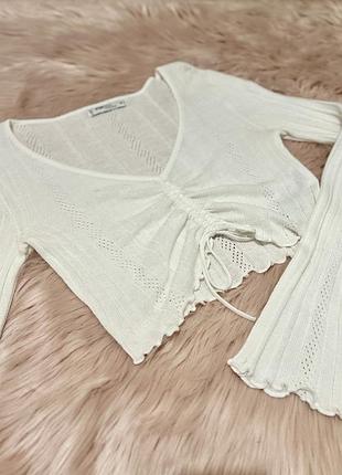 Ніжна в’язана кофточка айворі 🤍 регульована шнурівка, хвилястий край, приємна до тіла, стан відмінний, розмір s–m.