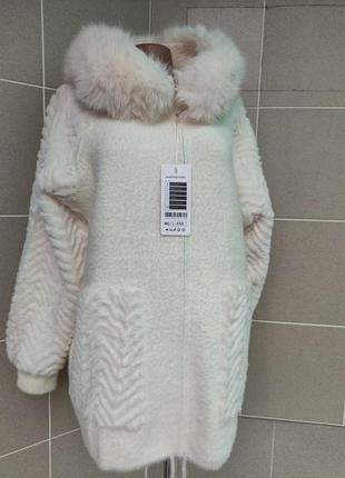 Куртка женская альпака, мех на капишон и снимается, на молнии, по груди 132 140, длина 81см.