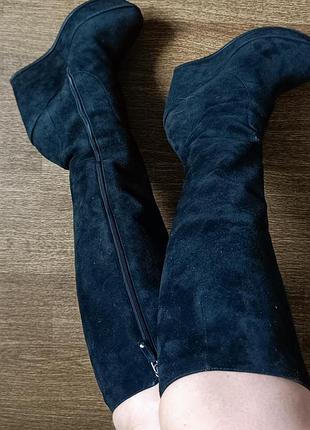 Замшевые высокие сапоги на танкетке miezko