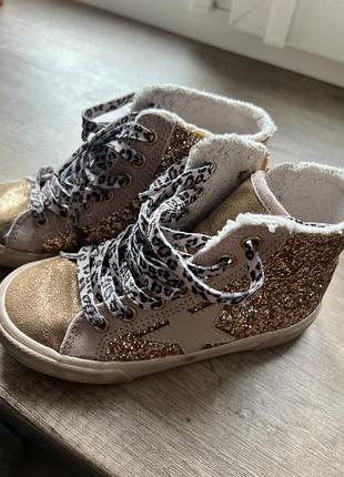 Взуття для дівчинки