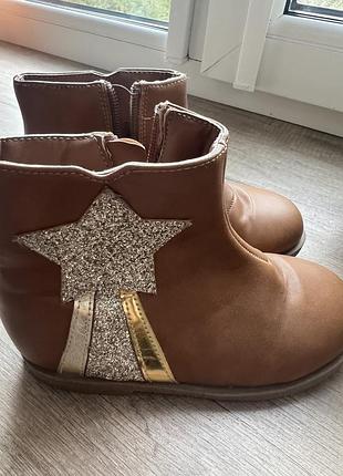 Взуття для дівчинки